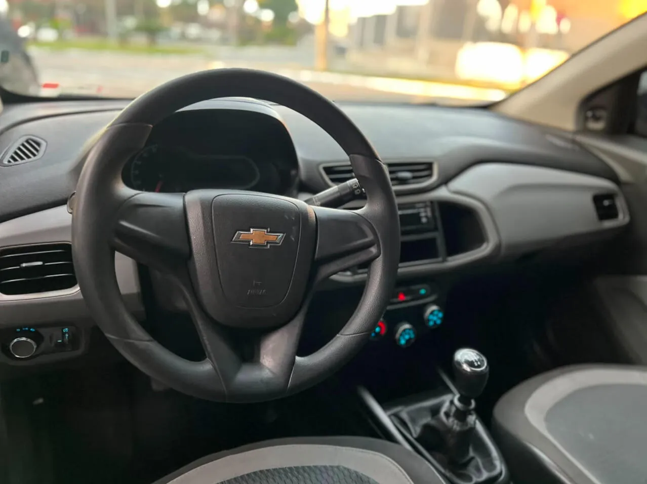 Chevrolet Onix LT 1.0 MT 2016, foto 8 de 9